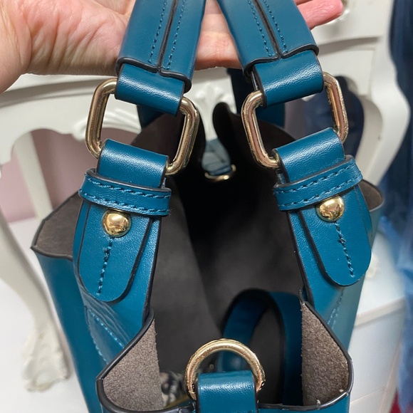 Danier genuine leather handbag - Picture 2 of 4